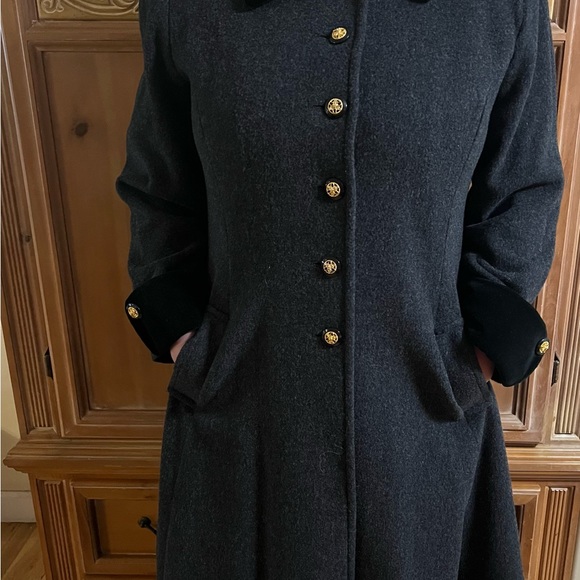 Wool dark grey coat with pockets and gold buttons. - Picture 4 of 9